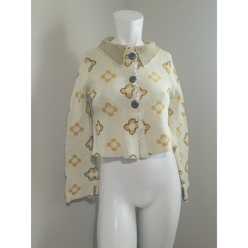 ModCloth Small cardigan sweater knit flower button stretch collar crop short - Picture 2 of 12